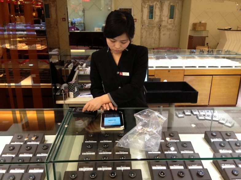 Diamond retailer tray stocktake